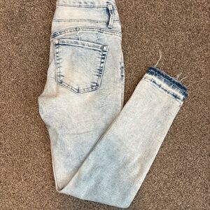 No boundaries high rise skinny jean size 5